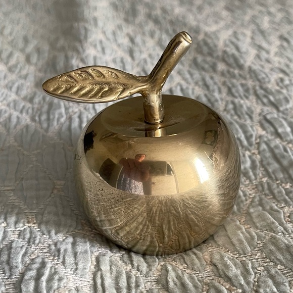 VINTAGE SHINY POLISHED SOLID BRASS APPLE HAND BELL FIGURINE - COOL TEACHER GIFT! - Picture 7 of 11
